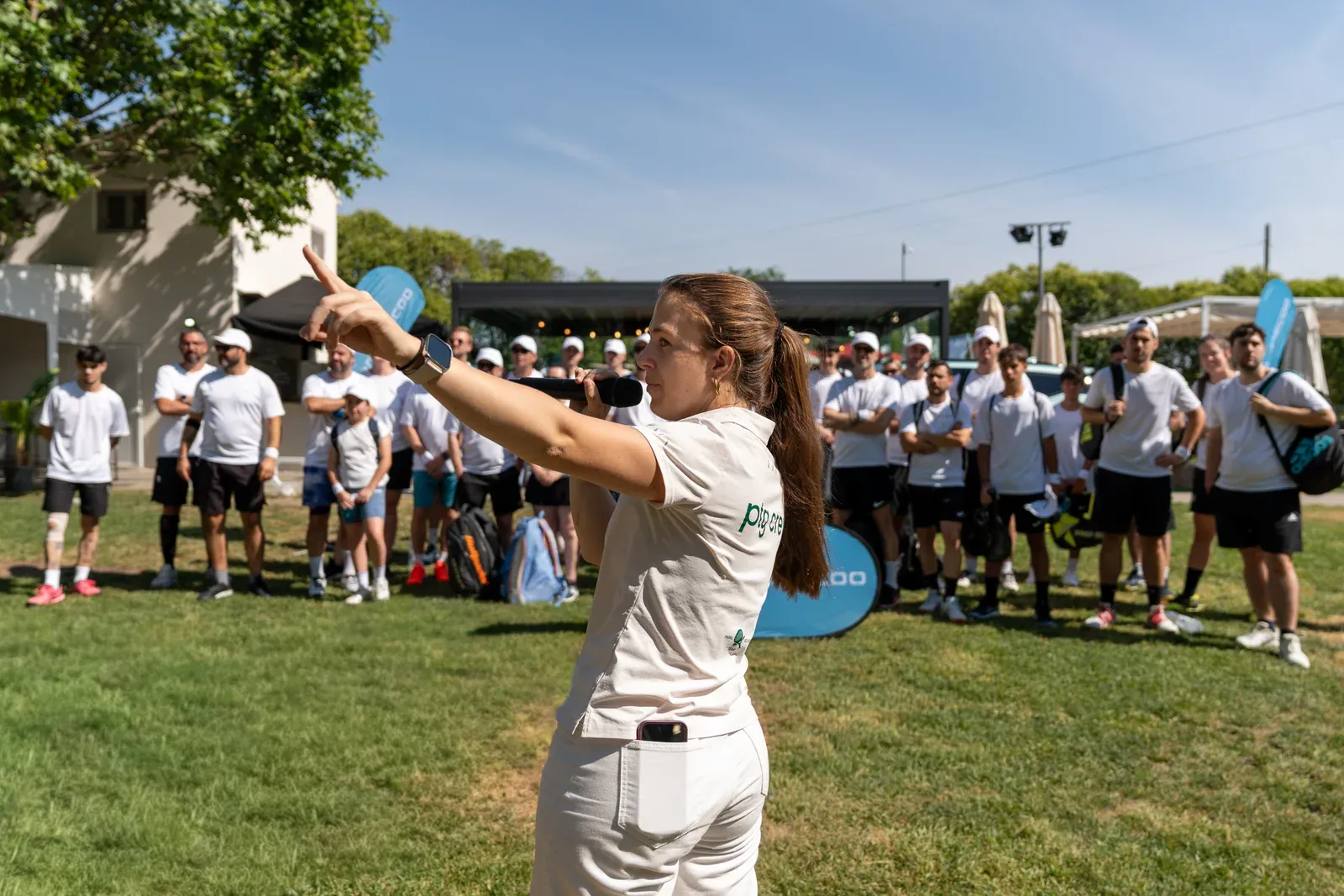 briefing de torneo de empresas en el césped (prestada de Madrid hasta tener fotos de Barcelona)