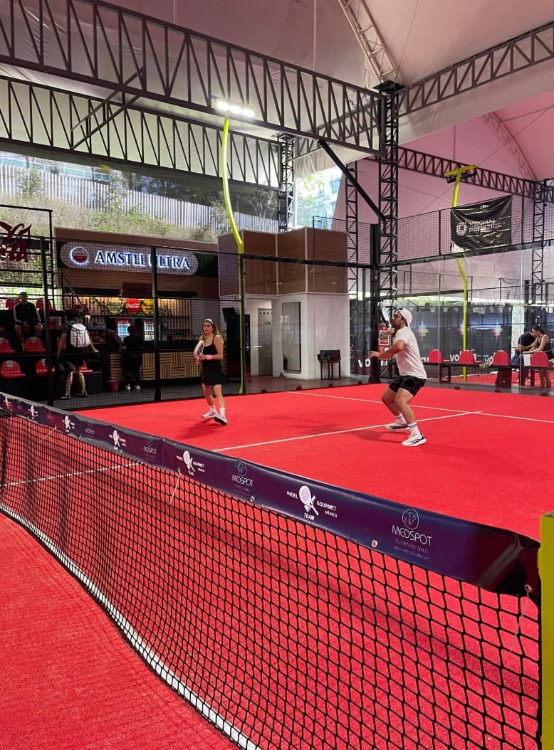 Pista de pádel en DV Club de Pádel Santa Fe