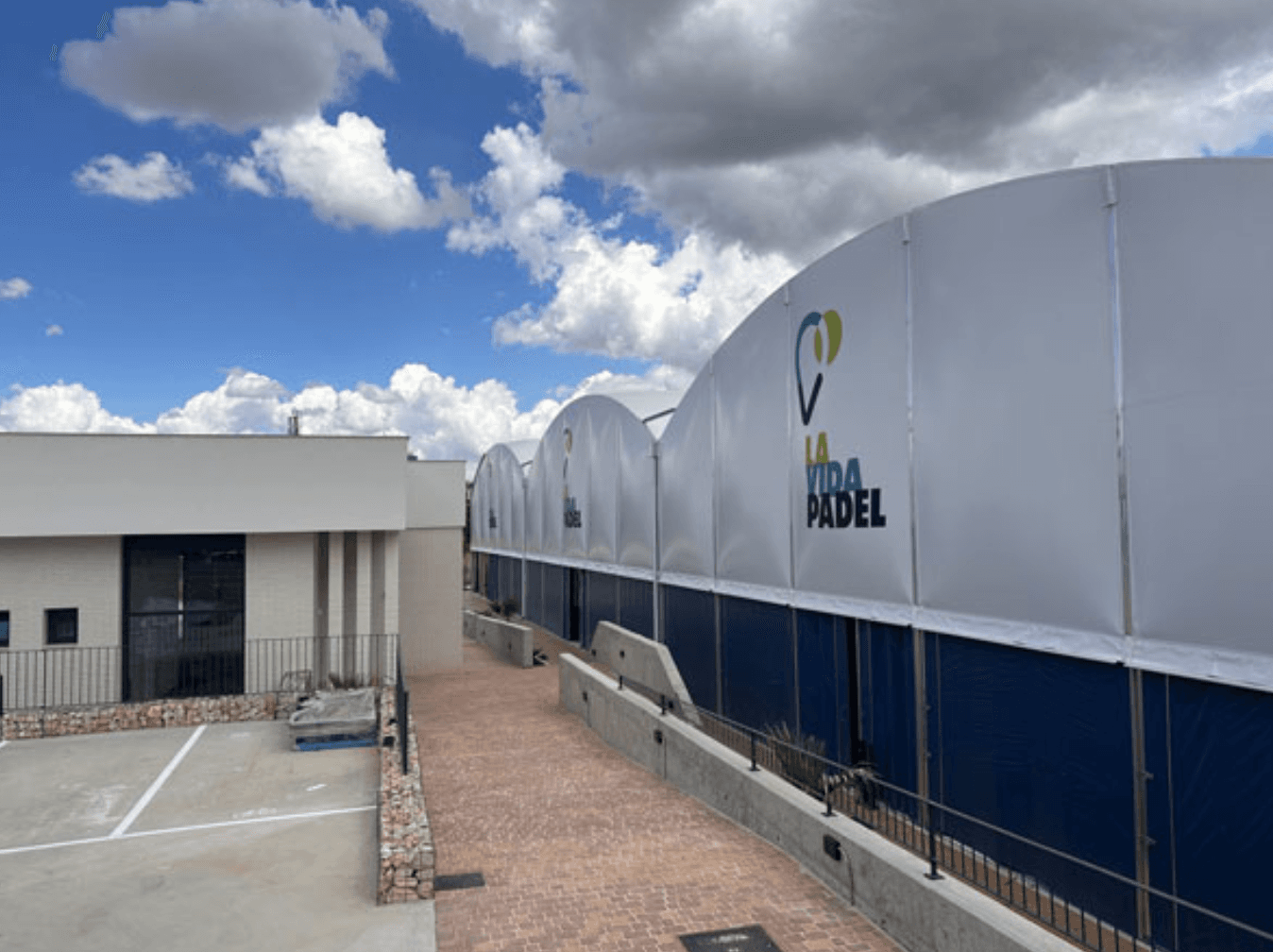 Pista de pádel en La Vida Padel